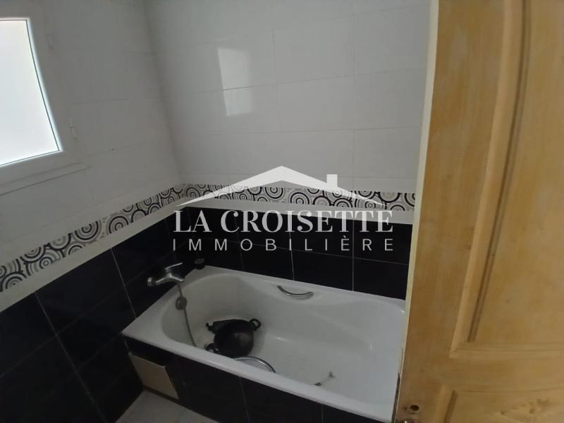 Villa S+5 avec piscine et quatre appartements S+3 à Bhar Lazrek